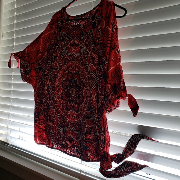 Chic Top - Picture 4 of 4